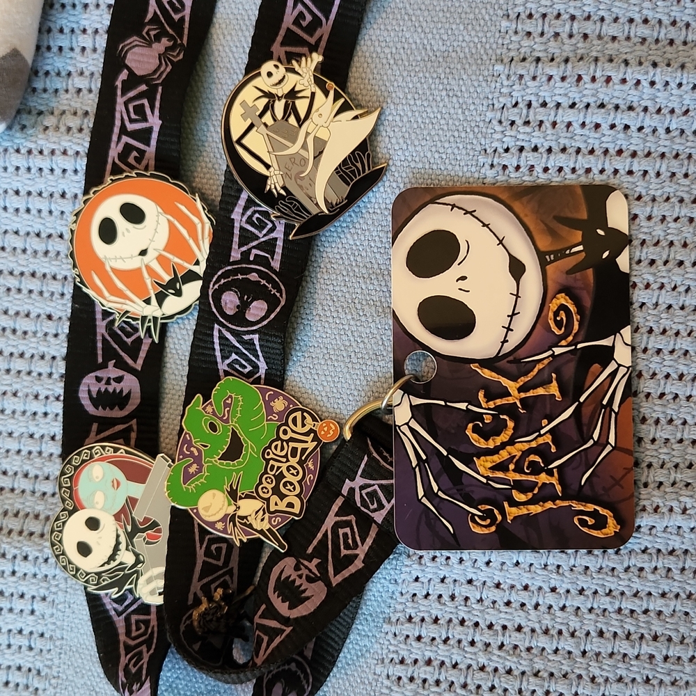 Nightmare Before Christmas lanyard & trading pins set